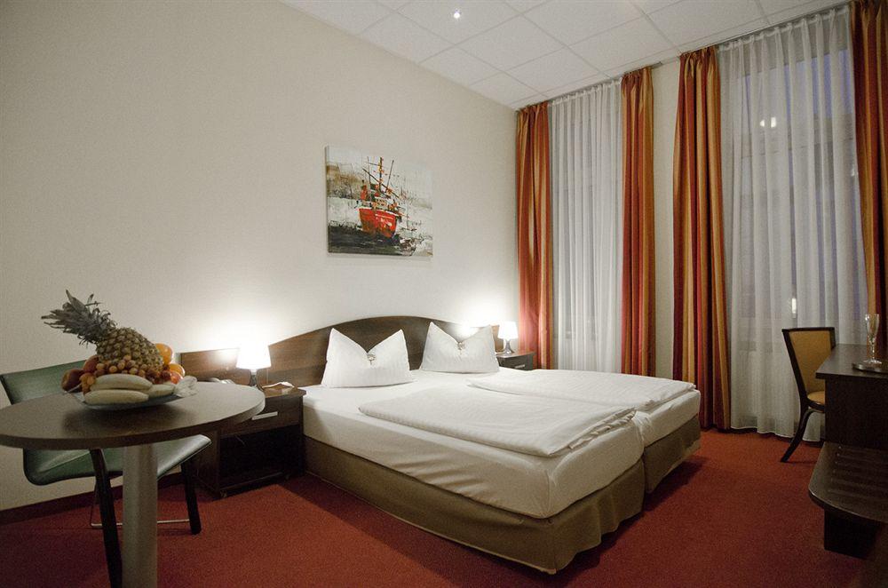Hotel Polo Am Zob Hamburg Exterior photo