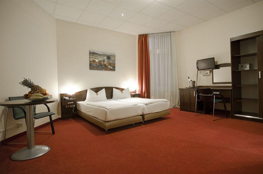 Hotel Polo Am Zob Hamburg Exterior photo